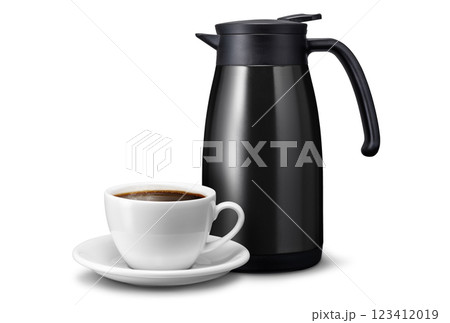 コーヒーポットとカップに注がれたコーヒー 123412019