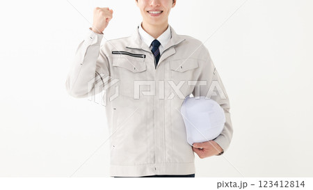 作業服を着た男性　ヘルメット　作業員 123412814