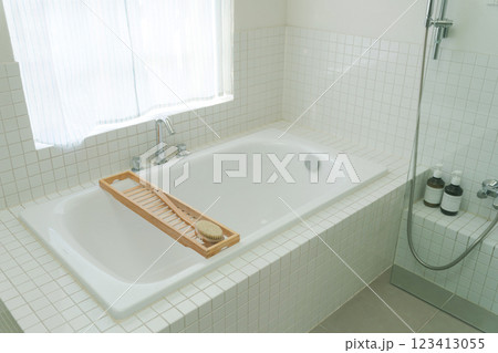清潔感のある浴室 123413055
