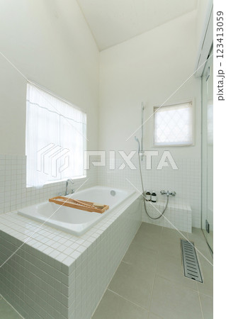 清潔感のある浴室 123413059
