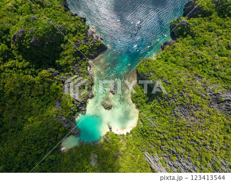 Top view of clear turquoise water and corals with sunlight in Cadlao Lagoon. El Nido, Philippines. 123413544