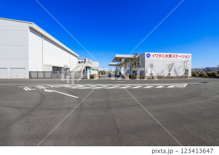 羽田イノベーションシティのイワタニ水素ステーションとゼップハネダ 123413647