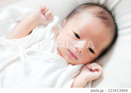 新生児の表情 生後1週5日 1w5d 生後12日 新生児の表情 生後1週5日 1w5d 生後12日 123413904