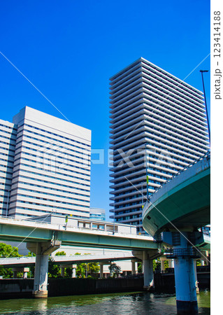 【大阪風景】淀屋橋界隈の川沿いのビル群 【大阪風景】淀屋橋界隈の川沿いのビル群 123414188