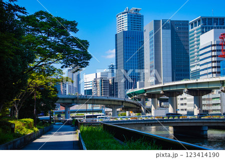 【大阪風景】淀屋橋界隈の川沿いのビル群 123414190
