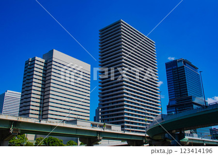 【大阪風景】淀屋橋界隈の川沿いのビル群 123414196