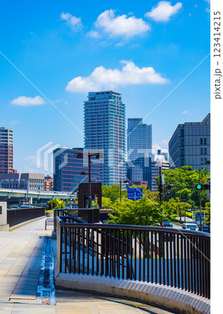 【大阪風景】淀屋橋界隈の川沿いのビル群 123414215