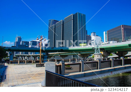 【大阪風景】淀屋橋界隈の川沿いのビル群 【大阪風景】淀屋橋界隈の川沿いのビル群 123414217