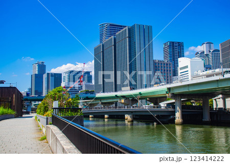 【大阪風景】淀屋橋界隈の川沿いのビル群 123414222