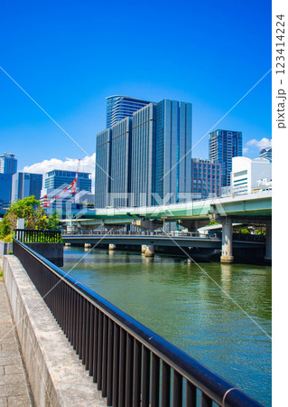 【大阪風景】淀屋橋界隈の川沿いのビル群 123414224
