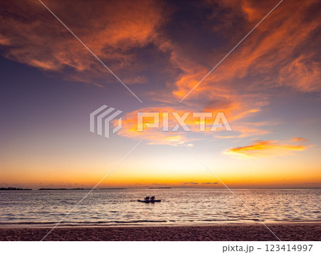 Beach sunset views in Maldives, asia Beach sunset views in Maldives, asia 123414997