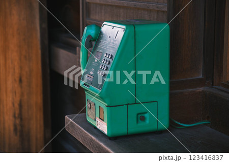 [橿原神宮]レトロな公衆電話 123416837