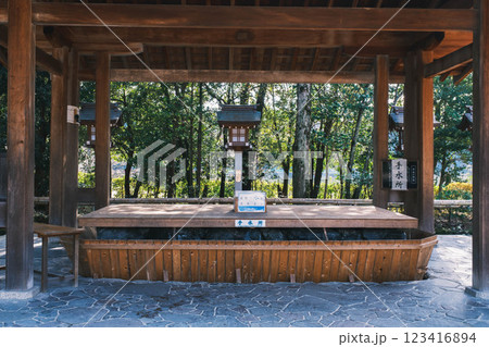 [橿原神宮]歴史的な神社の風景 123416894