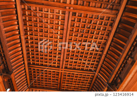 [橿原神宮]歴史的な神社の風景 123416914