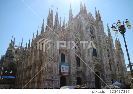 イタリア　ミラノのドゥオーモ 123417317