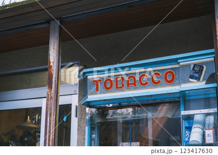 [明日香村]レトロなタバコ屋 123417630