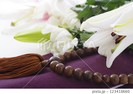 お葬式などの仏事イメージ 123418660