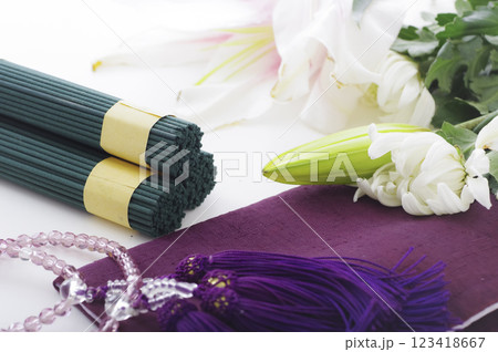 お葬式などの仏事イメージ 123418667