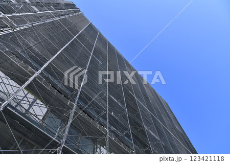 日本の横浜都市景観 マンションの補修や点検等のため組まれた足場や防護ネットなどを望む=横浜市内 日本の横浜都市景観 マンションの補修や点検等のため組まれた足場や防護ネットなどを望む=横浜市内 123421118