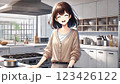 料理を楽しむ女性｜明るいキッチンで笑顔の女性 123426122