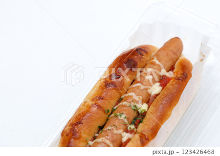 ホットドック、パン、バンズ、ソーセージ、洋食、朝食、テイクアウト、食べ物、食事、軽食、ランチ、食 123426468