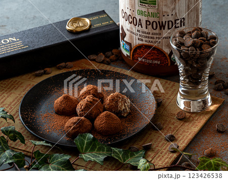 トリュフチョコレートとキスチョコ 123426538