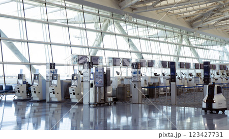 羽田空港：第2ターミナル国際線チェックインカウンター 123427731