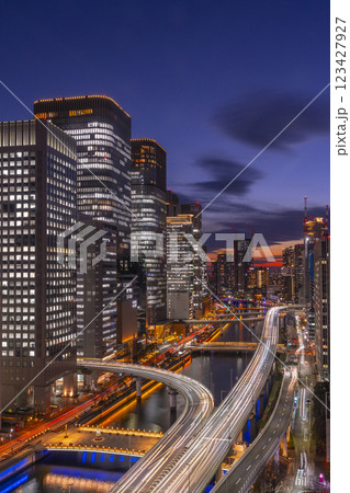 大阪 中之島のステキな夕景・薄暮空 大阪 中之島のステキな夕景・薄暮空 123427927