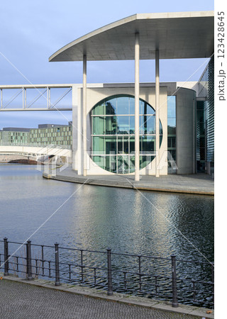 Spree river and Marie Elisabeth Luders House in new parliamentary complex of the government quarter in Berlin, Germany 123428645