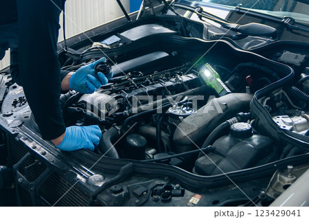 Serviceman repair car in car service Serviceman repair car in car service 123429041