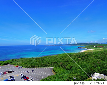 角島灯台より望む日本海(山口県下関市) 123429771