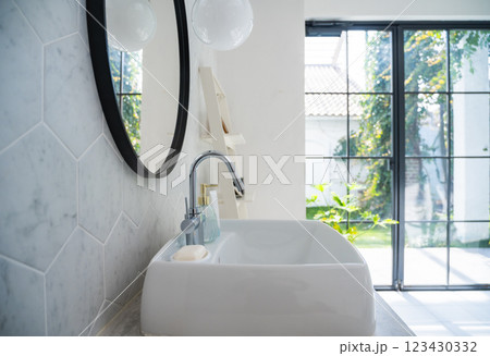 おしゃれな洗面所 おしゃれな洗面所 123430332