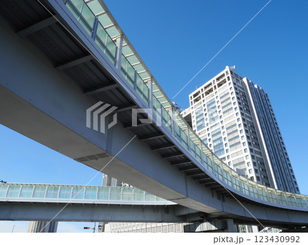 下から見上げるクロスウォーク｜青海・台場 123430992