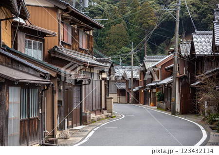 Traditional wooden fishermen boathouses in Ine north Kyoto prefecture on the Sea of Japan 123432114