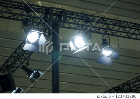 スポットライト　照明 123432290