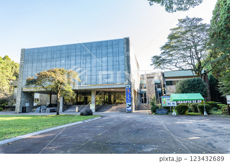 宮崎県宮崎市　快晴の宮崎県総合博物館 123432689
