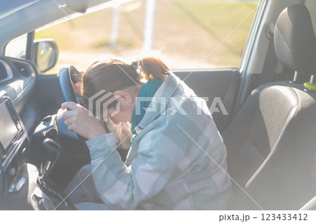 Caucasian woman cries while driving.  123433412
