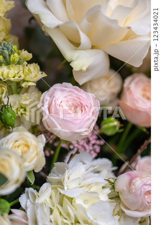Delicate composition of white and pink roses in a basket Delicate composition of white and pink roses in a basket 123434021