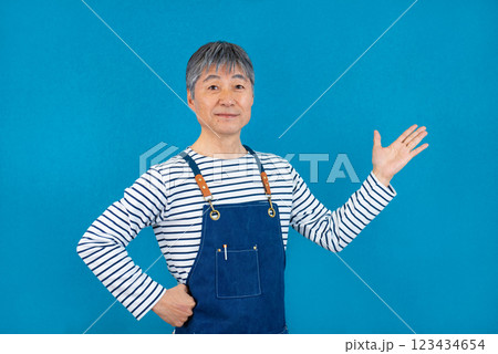 エプロン　ポートレート　シニア　案内 123434654