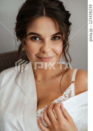 bride young girl in lingerie in the morning in the room 123436239