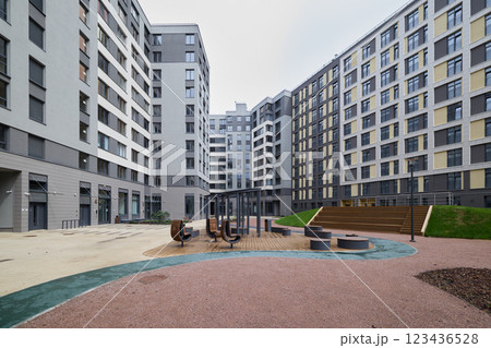 A Modern Urban Residential Complex that Features Comprehensive Playground Facilities 123436528