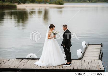 the first meeting of the bride and groom 123436886