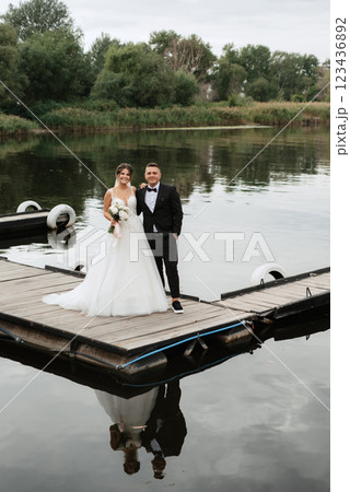 the first meeting of the bride and groom the first meeting of the bride and groom 123436892