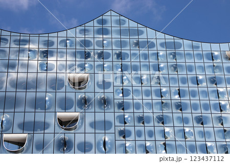 Elbphilarmonie - Elbe Philharmonic, a concert hall in the Hafen City quarter of Hamburg and river Elbe. The Westin Hamburg hotel. Hamburg, Germany 123437112