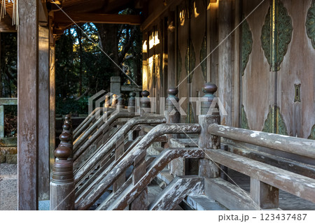 大洗磯崎神社境内にある古風な小規模な神社イメージ 大洗磯崎神社境内にある古風な小規模な神社イメージ 123437487