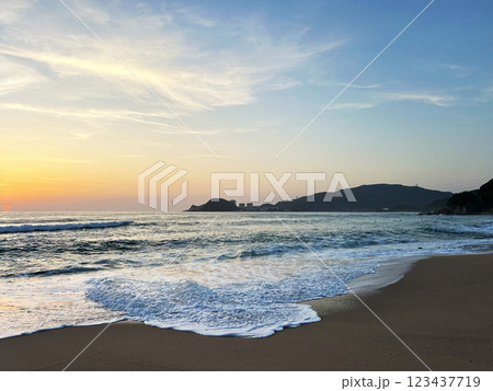 水晶浜の夕焼け 123437719