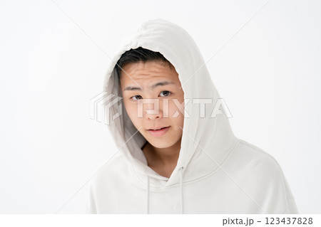 男子 10代 ポートレート パーカー 男子 10代 ポートレート パーカー 123437828