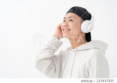 男子 10代 ポートレート ヘッドホン 男子 10代 ポートレート ヘッドホン 123437835