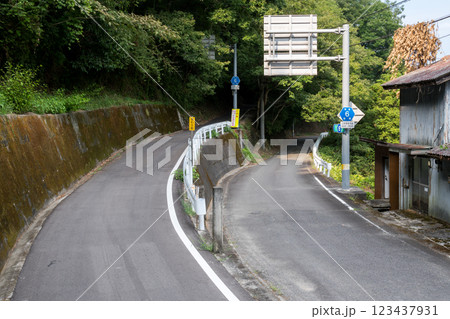 【徳島県道6号】百井別れのような交差点 【徳島県道6号】百井別れのような交差点 123437931
