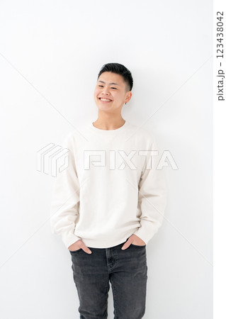 男子　10代　ポートレート 123438042